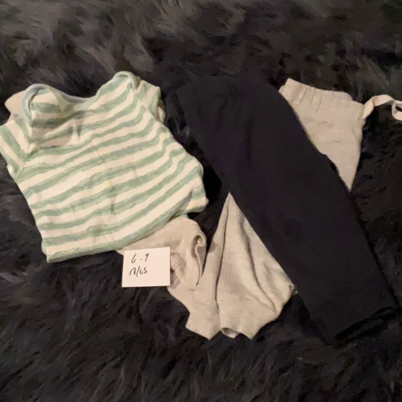 Bundle of 25 baby boy items. Size range NB-6/9 Old Navy, Carter’s and others. - Picture 10 of 12